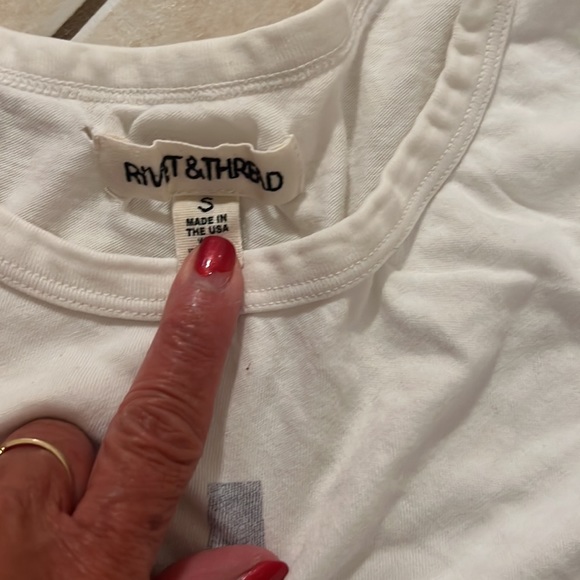 Rivet and thread tshirt - Picture 2 of 2